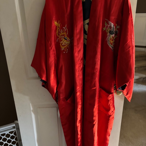 NWT Da Shang Hai Blue/Red/Gold Reversible Belted Collared Pockets Kimono Size M - Picture 2 of 16